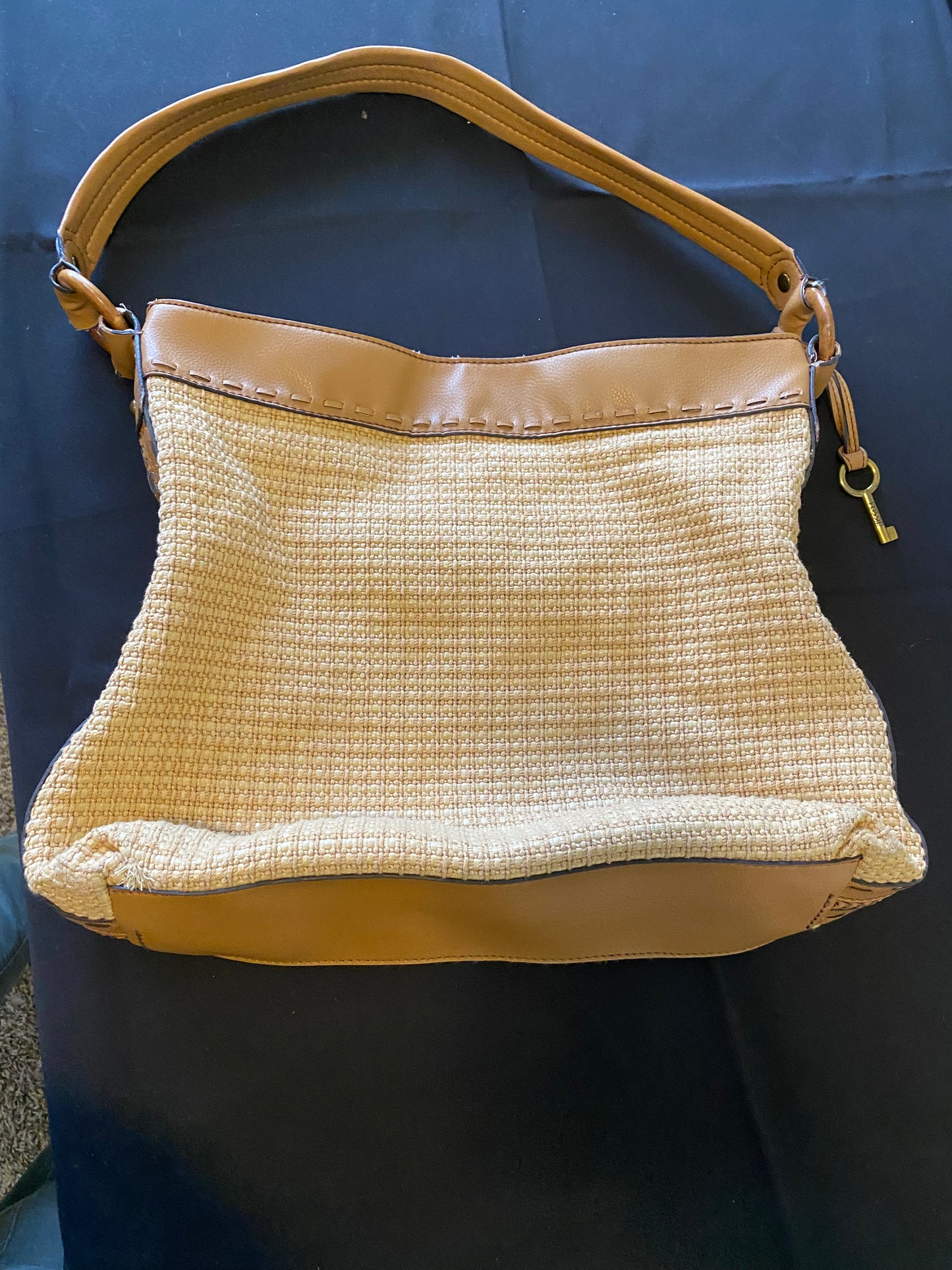 Fossil Woven Straw & Leather Shoulder Bag – Boho Chic with Striped Lining