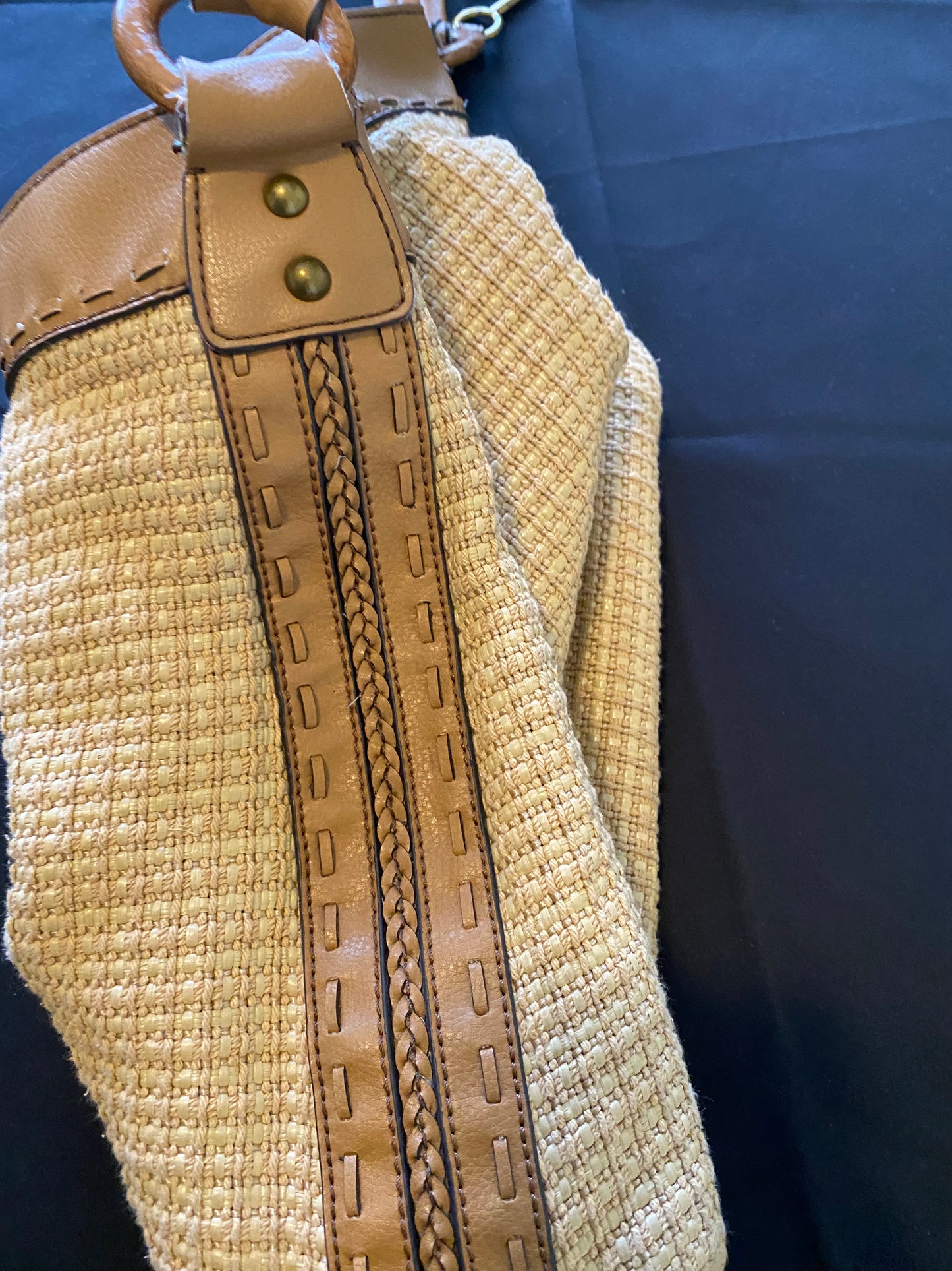 Fossil Woven Straw & Leather Shoulder Bag – Boho Chic with Striped Lining